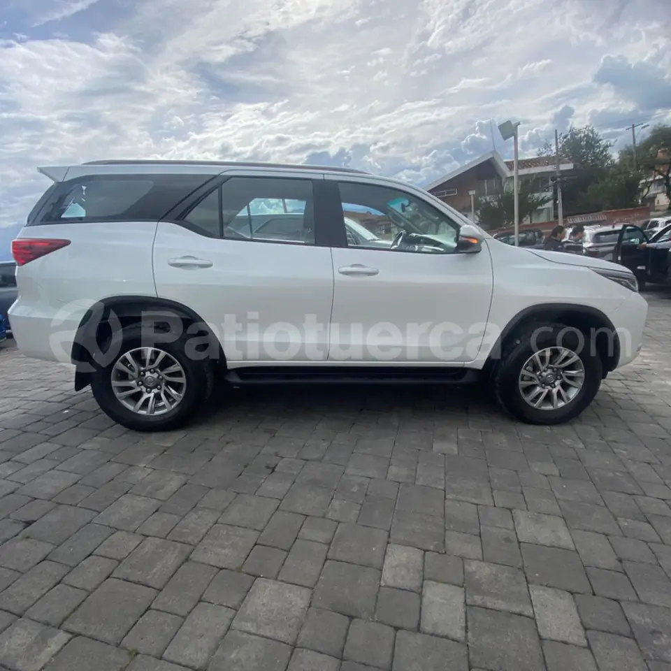 Foto 7 de Toyota Fortuner 2.7