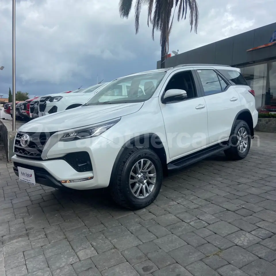 Foto 8 de Toyota Fortuner 2.7