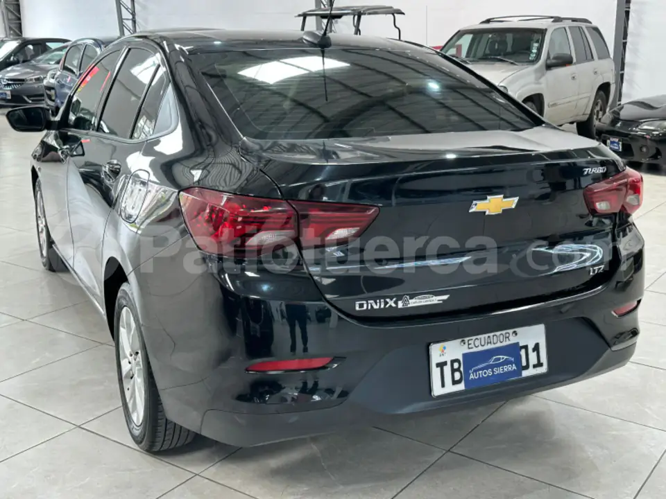 Foto 2 de Chevrolet ONIX LT TURBO
