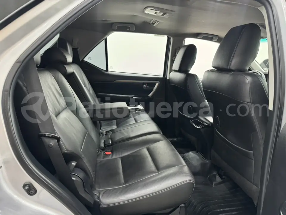 Foto 11 de Toyota New Fortuner