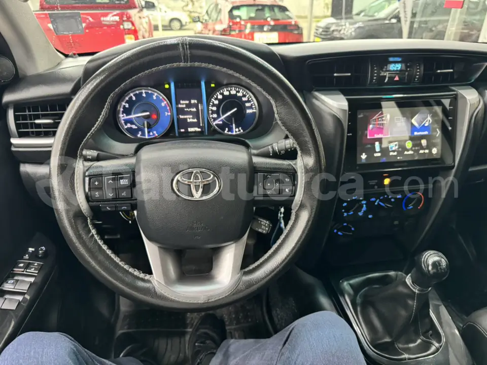 Foto 23 de Toyota New Fortuner