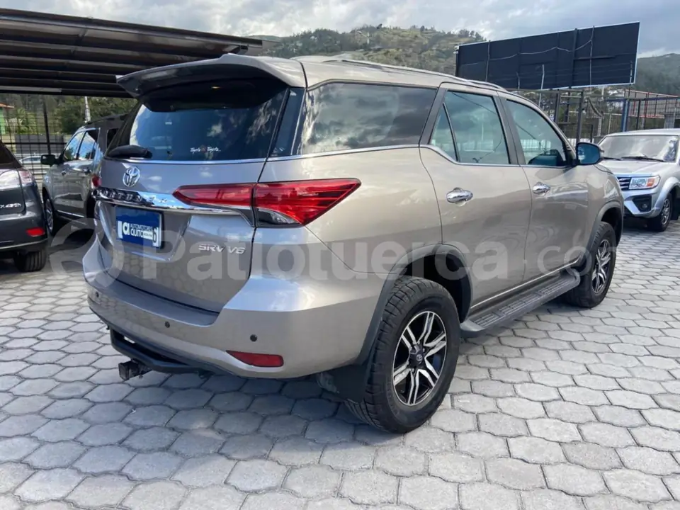 Foto 4 de Toyota New Fortuner