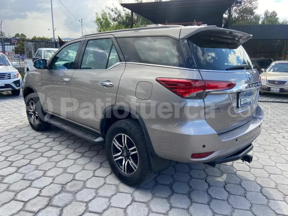 Foto 5 de Toyota New Fortuner