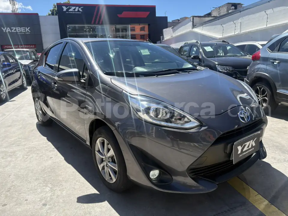 Foto 1 de Toyota Prius C Sport