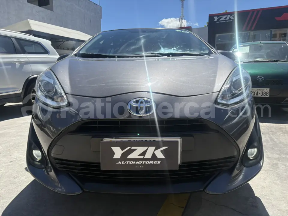 Foto 3 de Toyota Prius C Sport