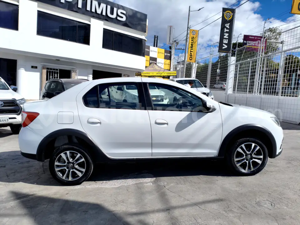 Foto 4 de Renault LOGAN CROSS INTENS