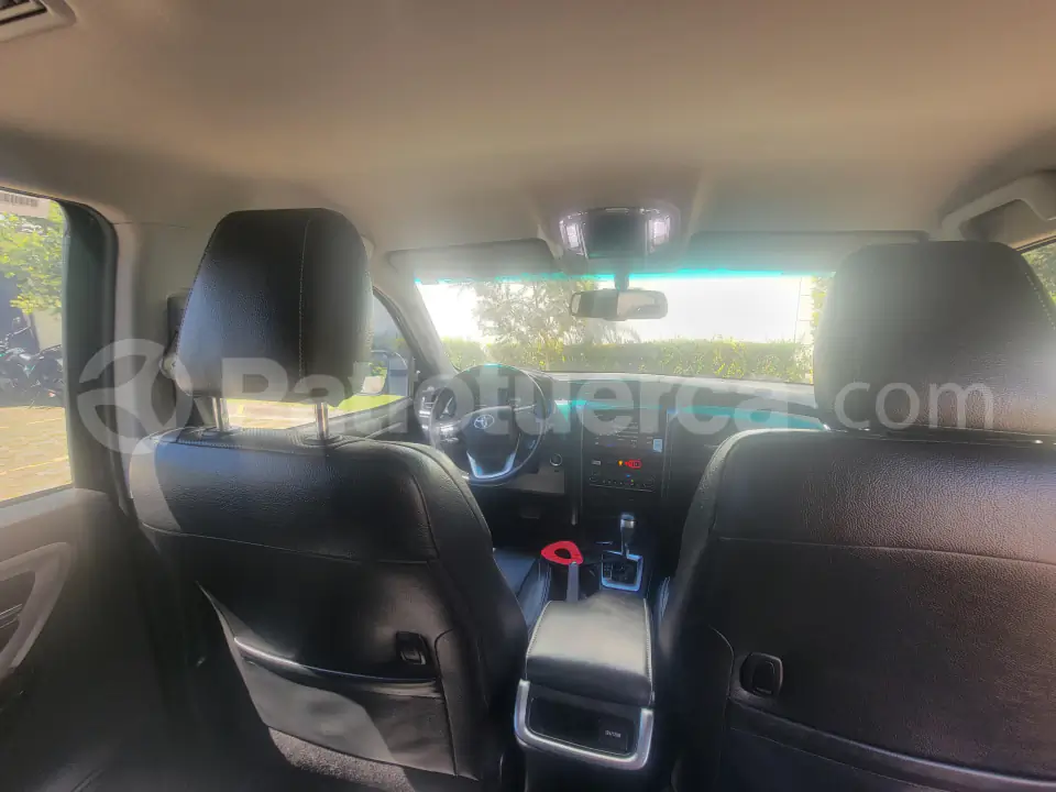 Foto 4 de Toyota Fortuner 4.0
