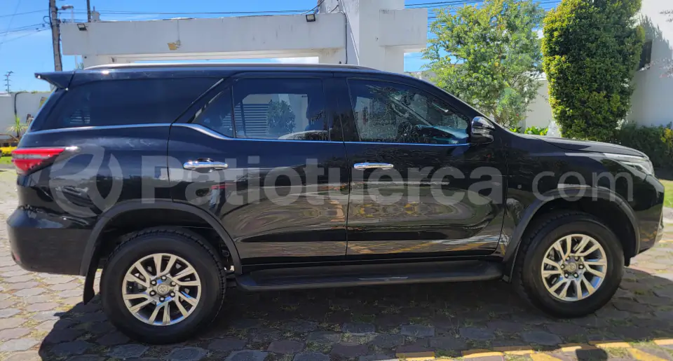 Foto 1 de Toyota Fortuner 4.0