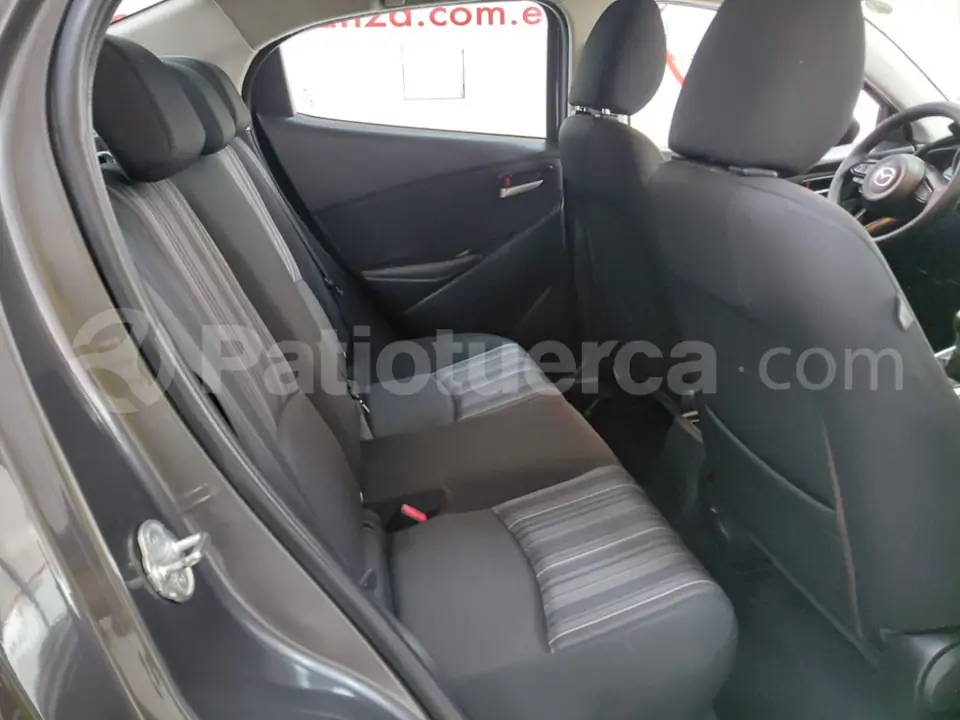 Foto 14 de Mazda 2