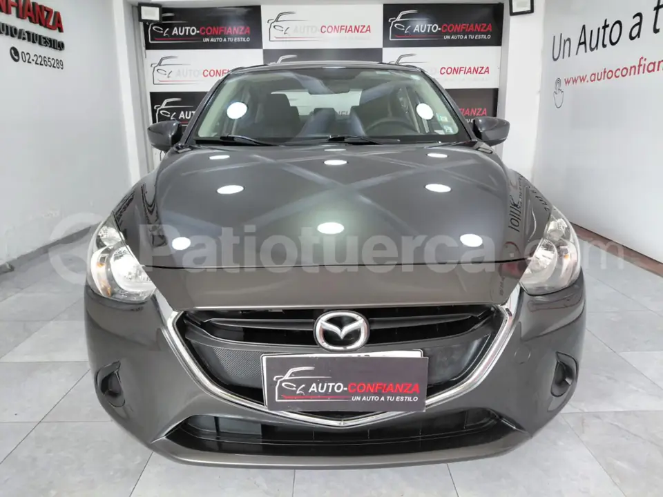 Foto 3 de Mazda 2 SDN CORE