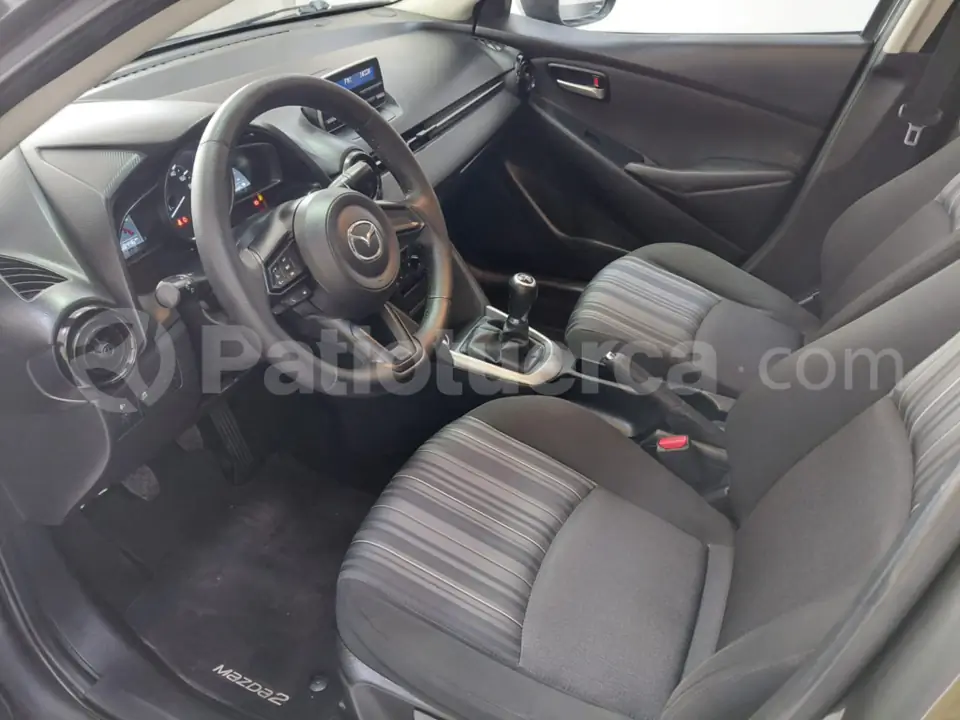 Foto 11 de Mazda 2 SDN CORE