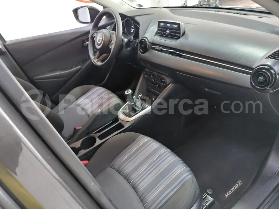 Foto 14 de Mazda 2 SDN CORE