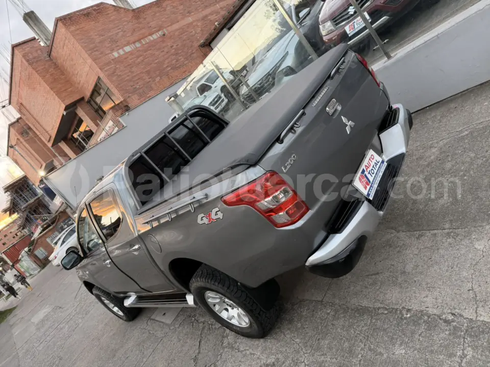 Foto 7 de Mitsubishi L200 GLX