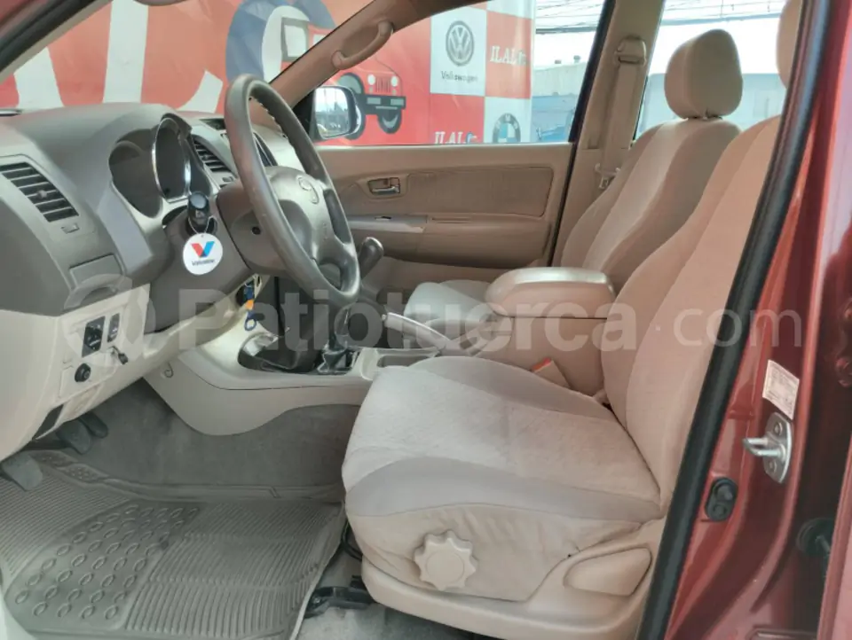 Foto 3 de Toyota Fortuner 4.0
