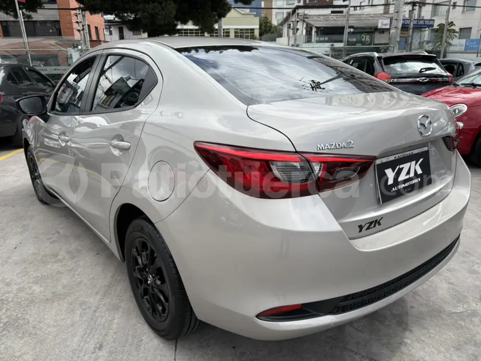 Foto 4 de Mazda 2 SDN CORE