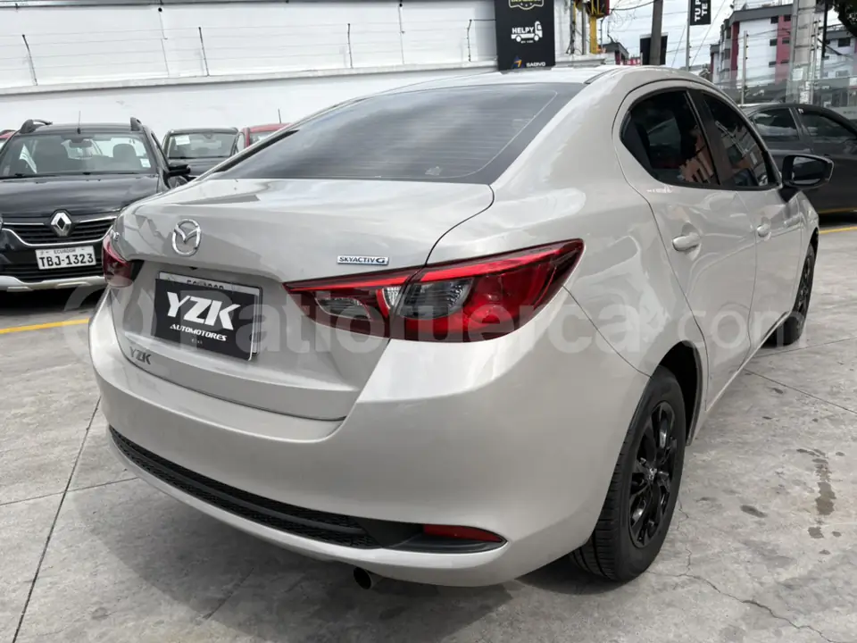 Foto 5 de Mazda 2 SDN CORE
