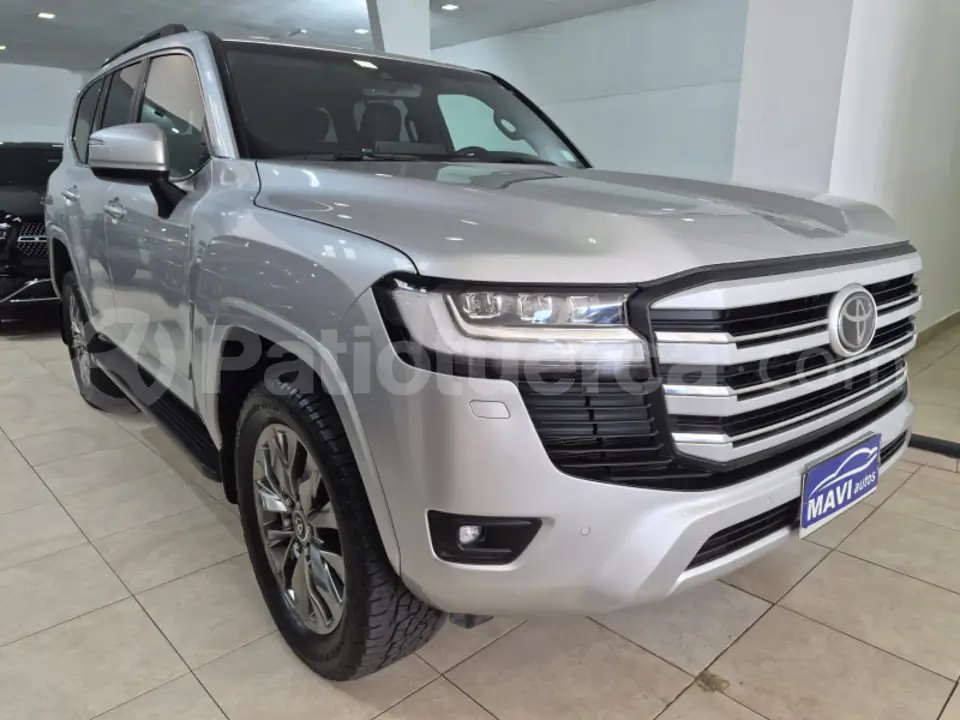 Foto 1 de Toyota Land Cruiser 300