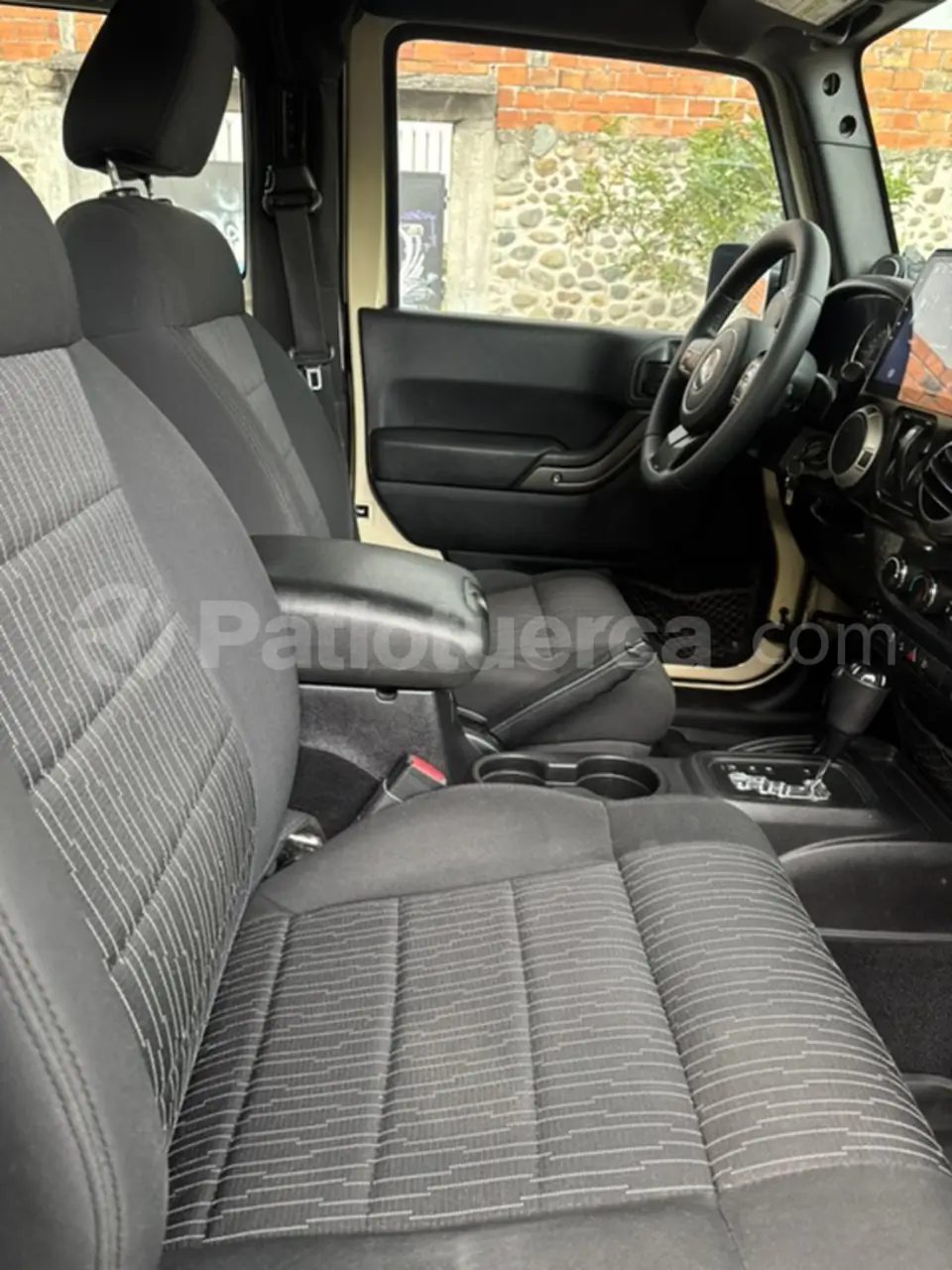 Foto 10 de Jeep Wrangler Sport