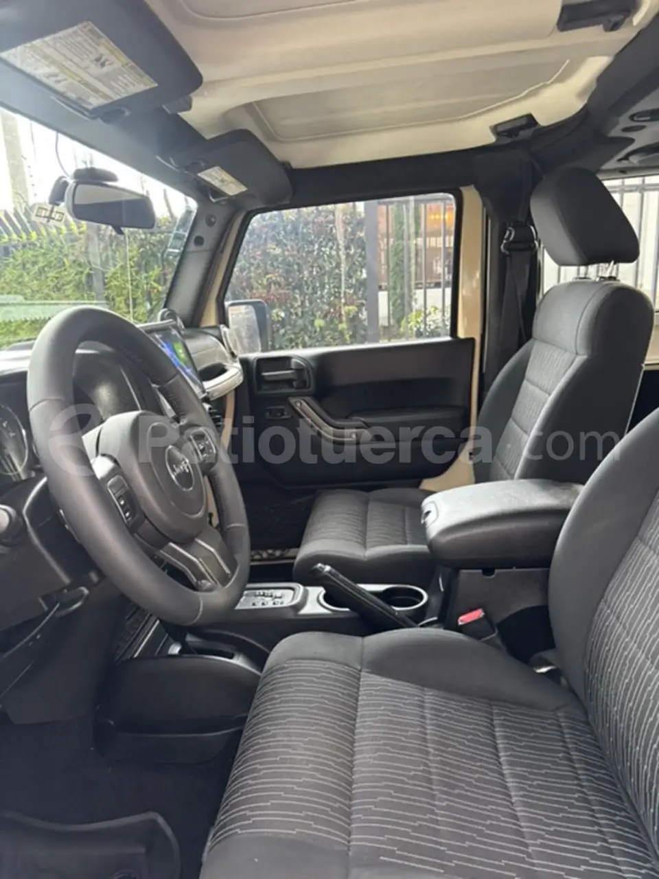 Foto 13 de Jeep Wrangler Sport