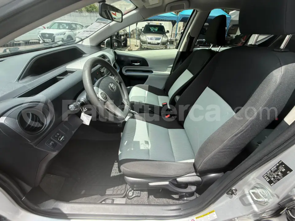 Foto 7 de Toyota Prius C Sport