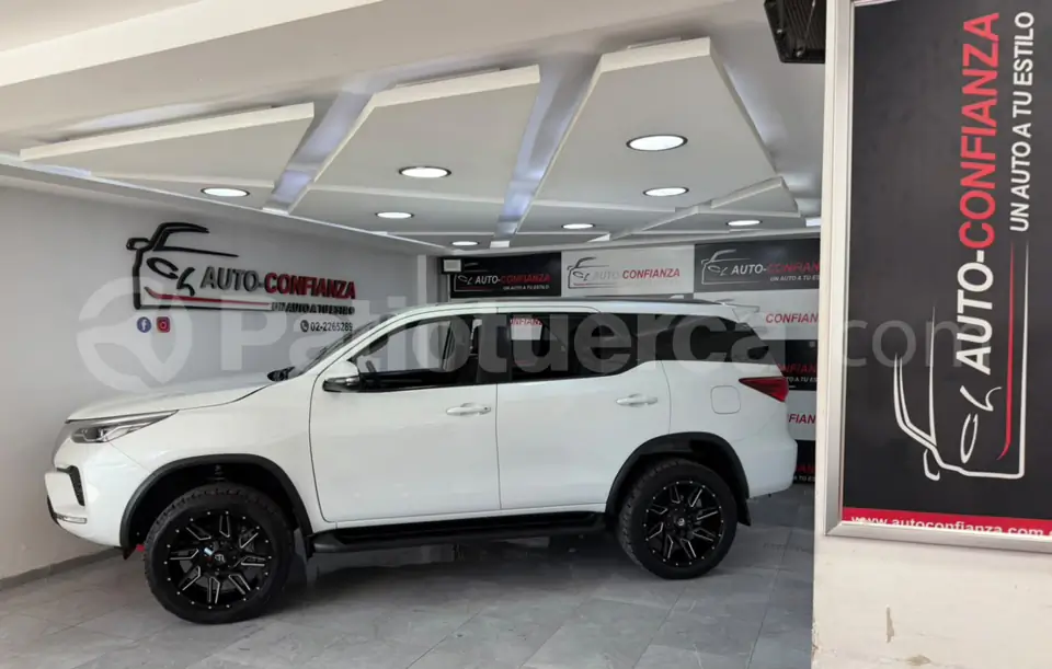 Foto 1 de Toyota New Fortuner