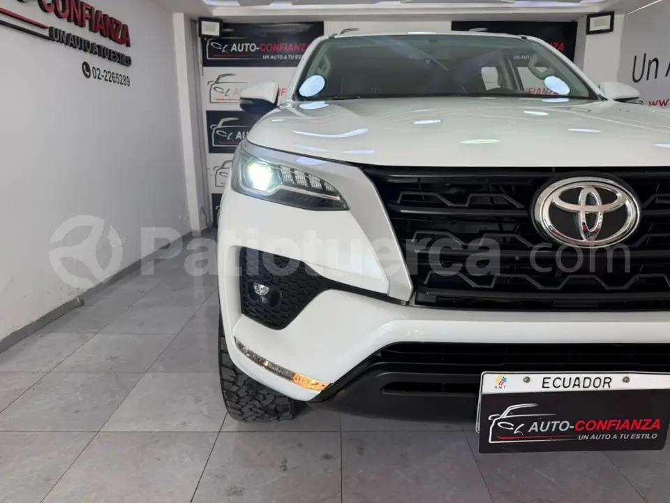 Foto 1 de Toyota New Fortuner