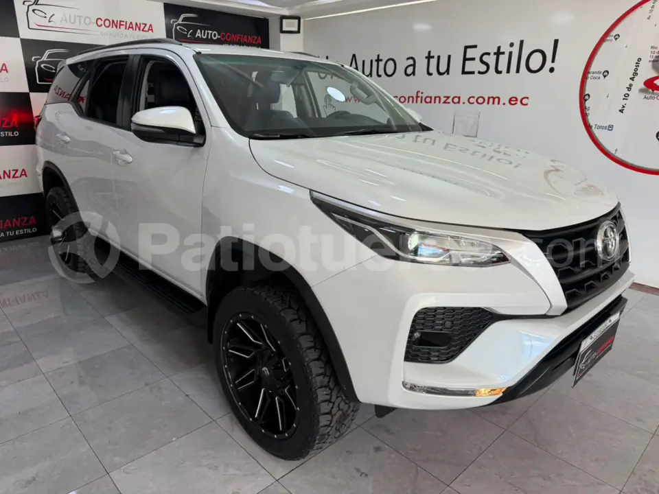 Foto 2 de Toyota New Fortuner