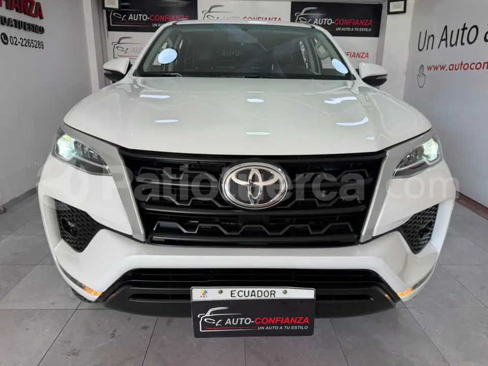Foto 3 de Toyota New Fortuner