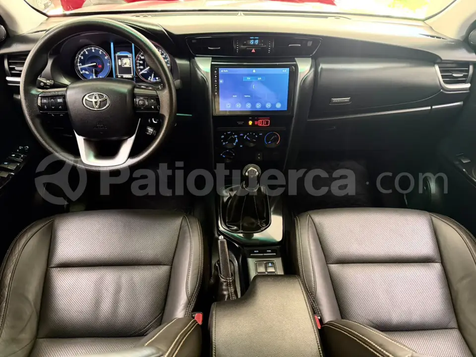 Foto 25 de Toyota New Fortuner