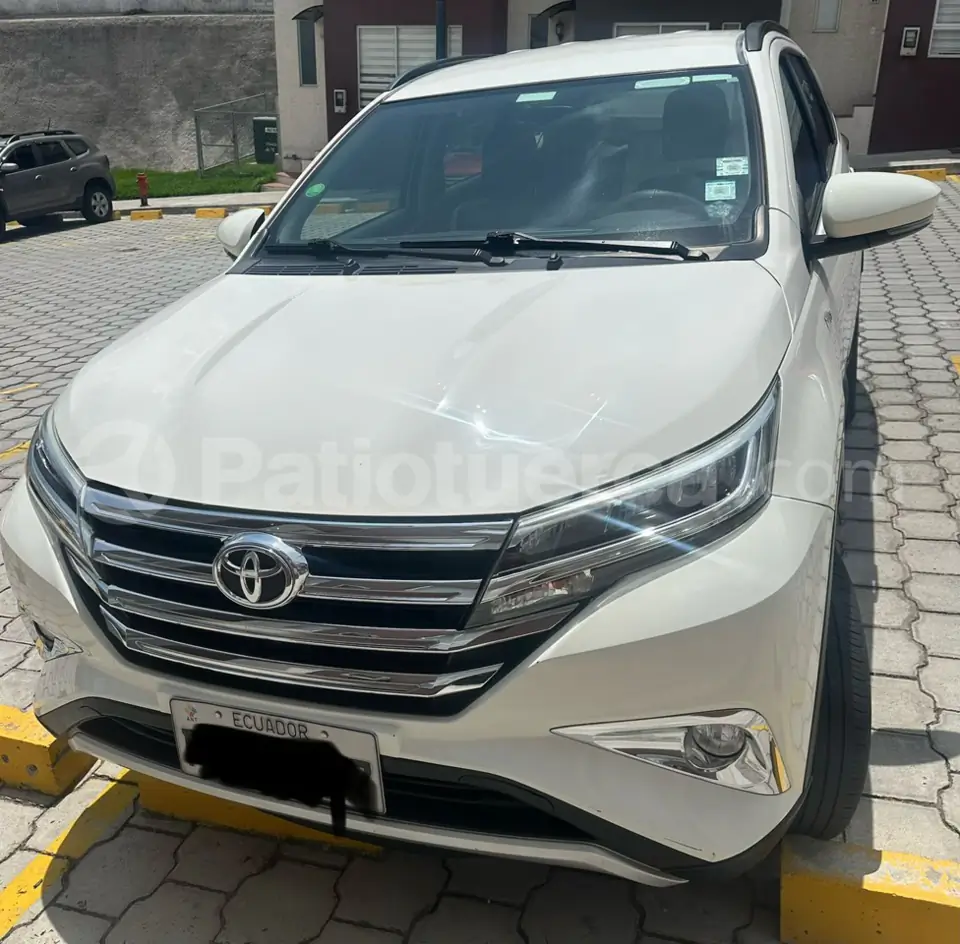 Foto 1 de Toyota Rush