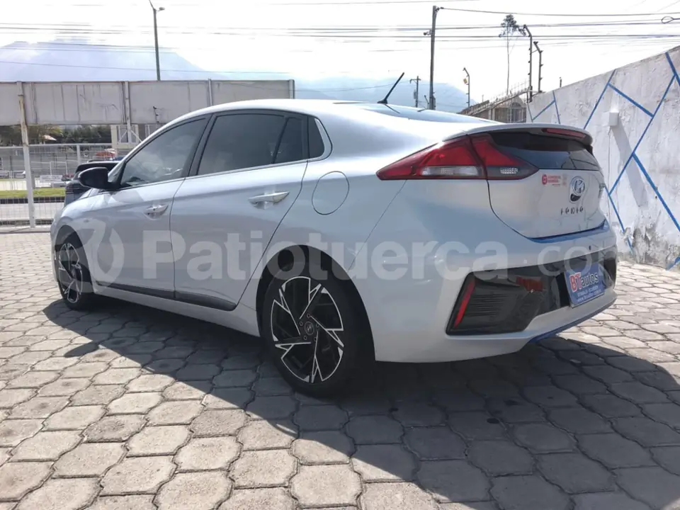 Foto 7 de Hyundai Ioniq Hybrid