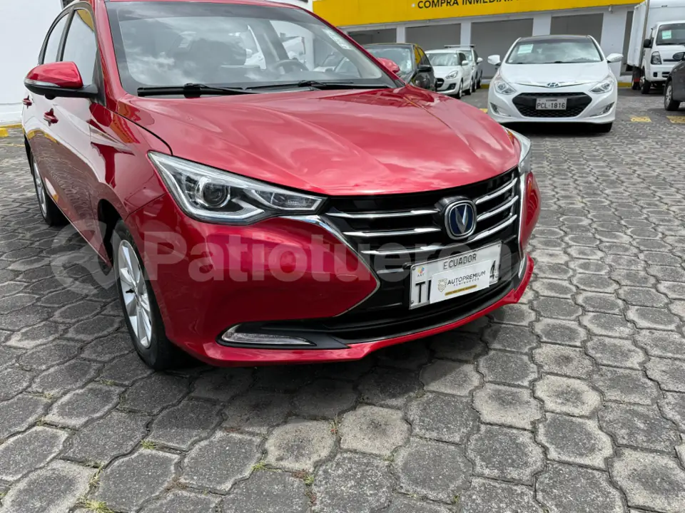 Foto 2 de Changan Alsvin