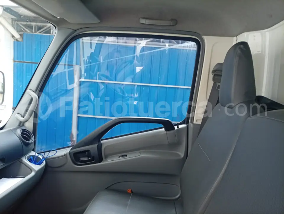 Foto 2 de Hino XZU710L-HKFML3 AC 4.0 2P 4X2