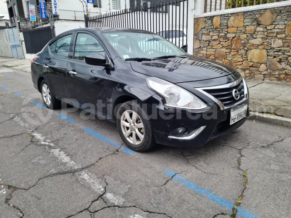 Foto 1 de Nissan Versa