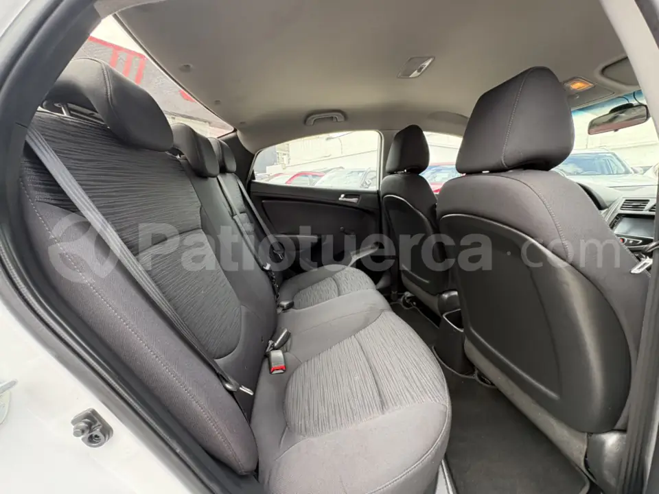 Foto 7 de Hyundai Accent