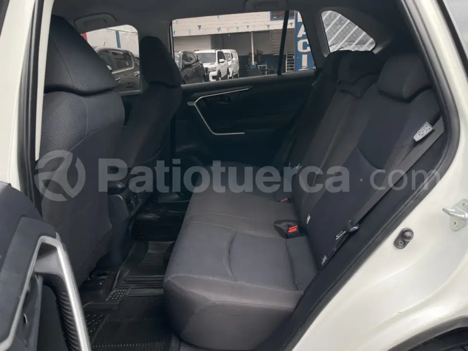 Foto 12 de Toyota RAV4 LS