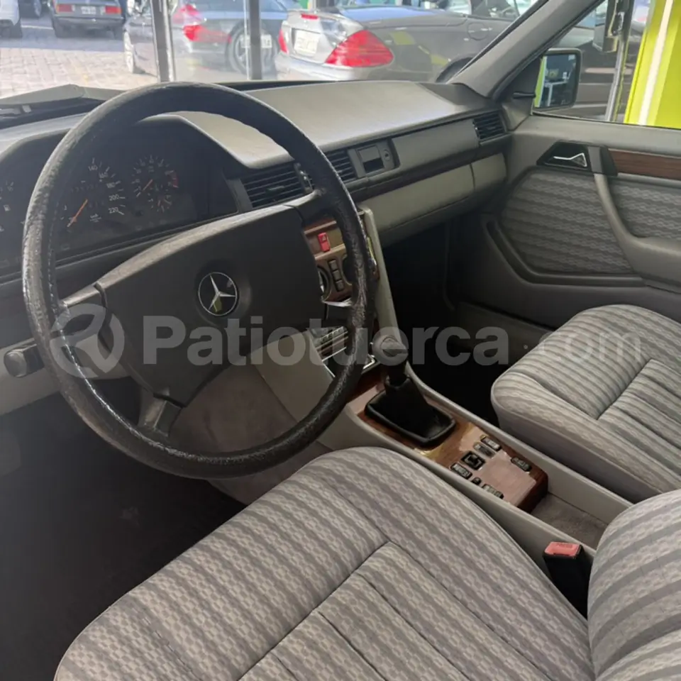 Foto 3 de Mercedes Benz 230E