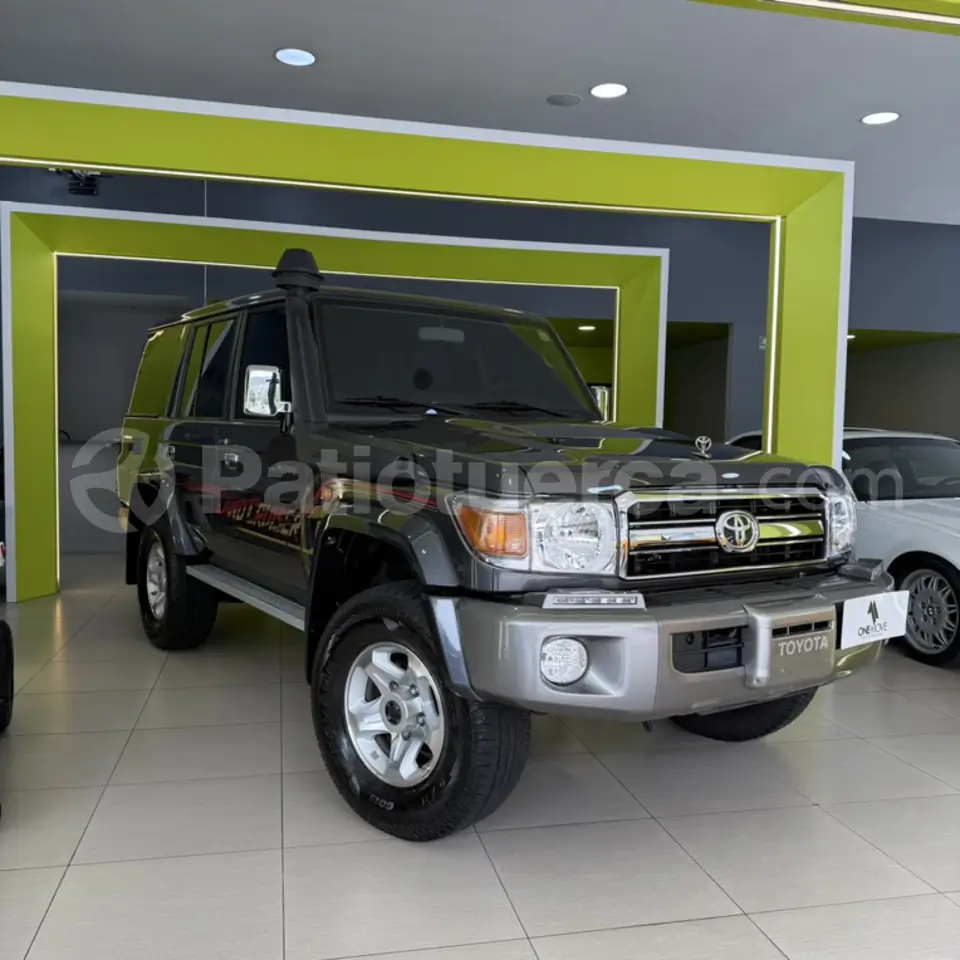Foto 1 de Toyota Land cruiser 76 wagon