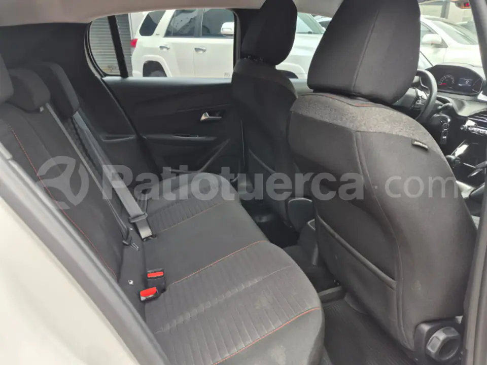 Foto 8 de Peugeot 208