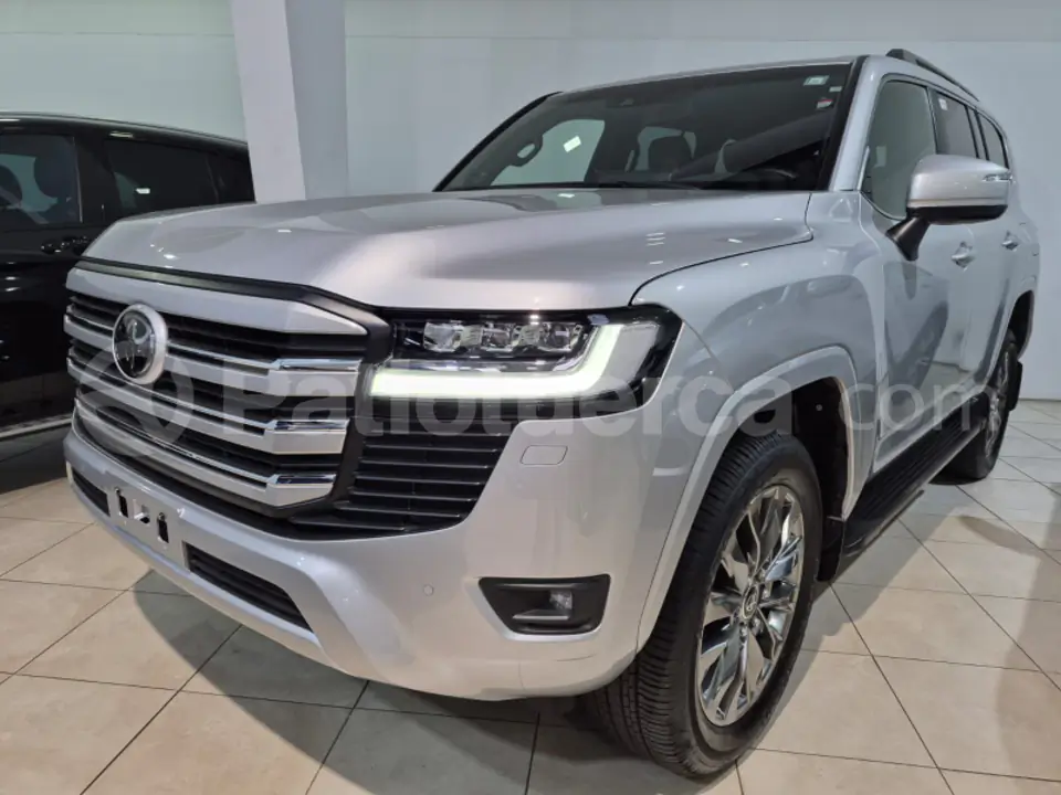 Foto 1 de Toyota Land Cruiser 300