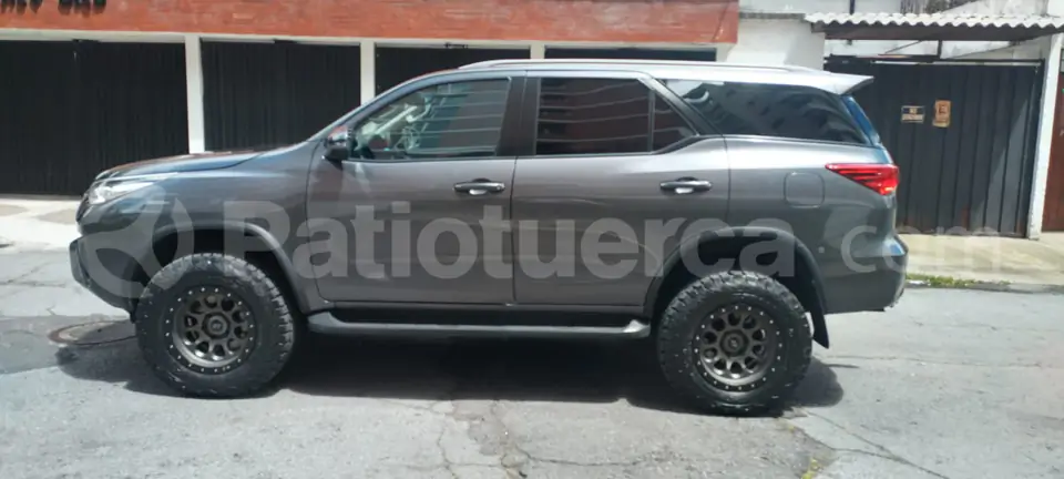 Foto 4 de Toyota Fortuner 2.7