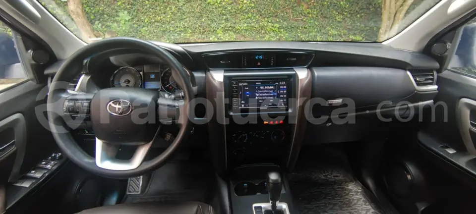 Foto 5 de Toyota Fortuner 2.7