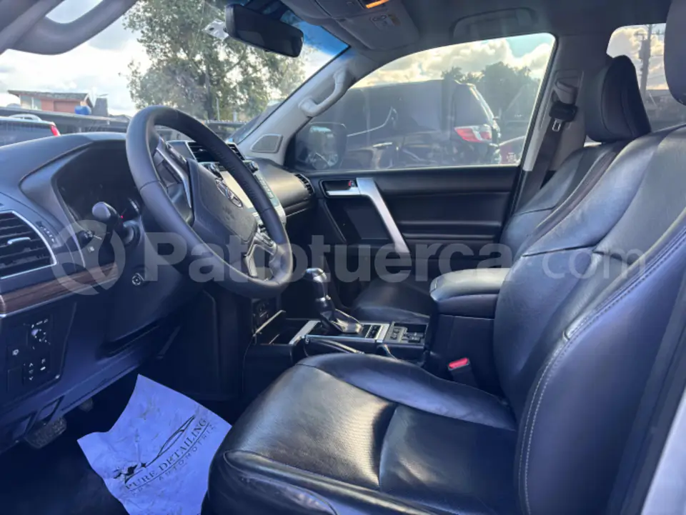 Foto 2 de Toyota Land Cruiser Prado VX