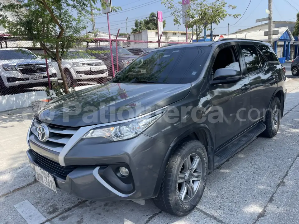 Foto 2 de Toyota Fortuner 2.7