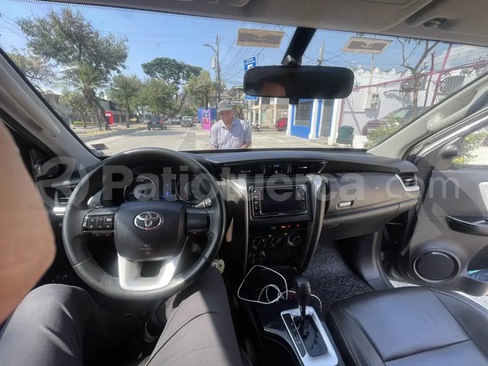 Foto 5 de Toyota Fortuner 2.7