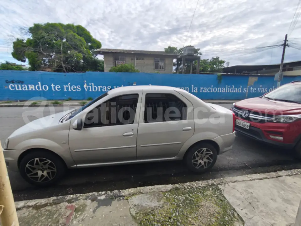 Foto 2 de Renault Logan Dynamique