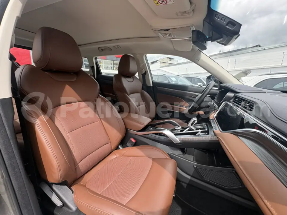 Foto 12 de Geely Azkarra