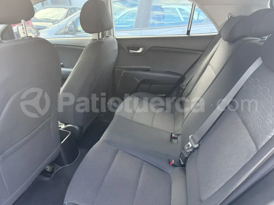 Foto 5 de Kia RIO EX