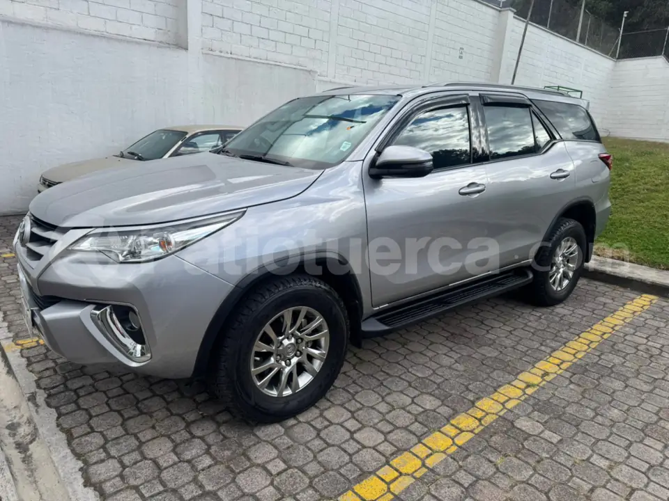 Foto 1 de Toyota Fortuner 2.7
