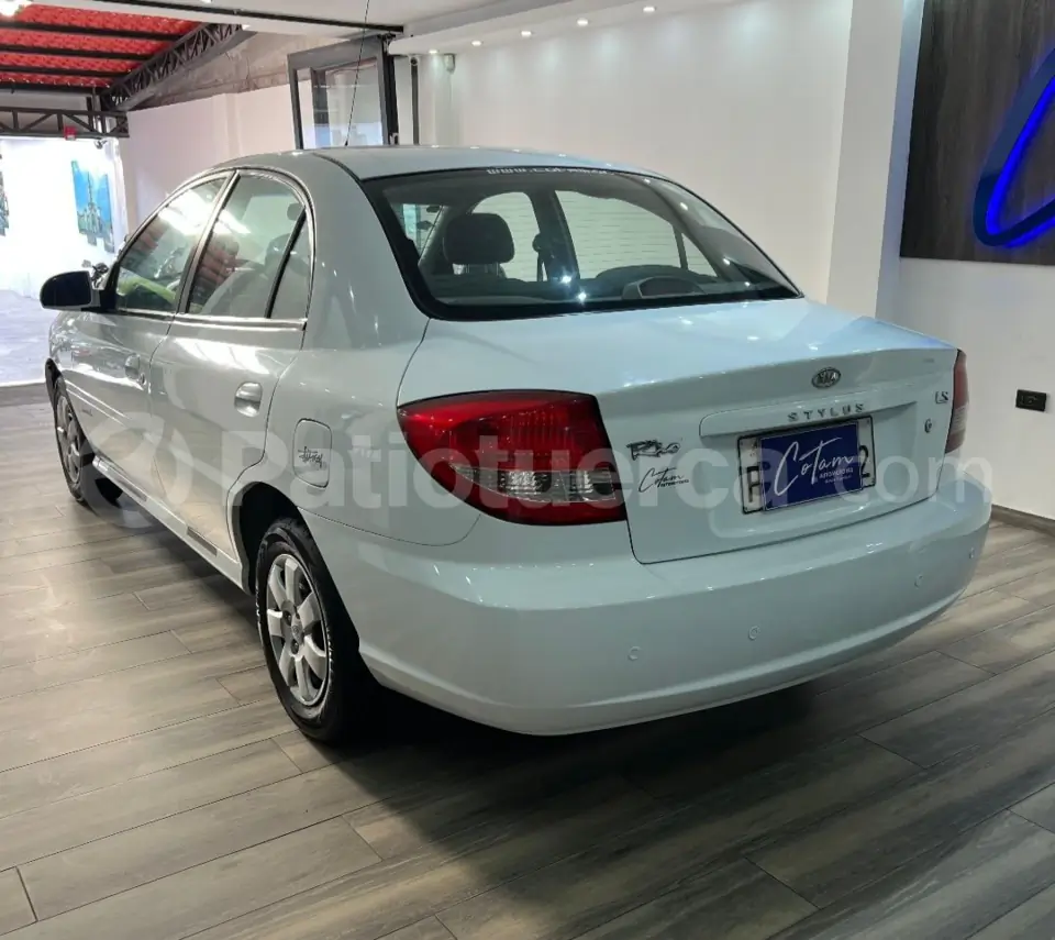 Foto 2 de Kia Rio Stylus